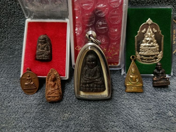 พระเครื่องยกชุด