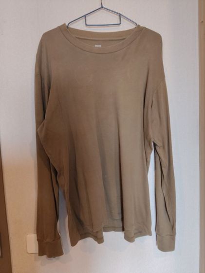 อื่นๆ เสื้อเชิ้ต อื่นๆ เสื้อยืดแขนยาว Uniqlo แท้ สีกากี/น้ำตาลอ่อน สภาพดี