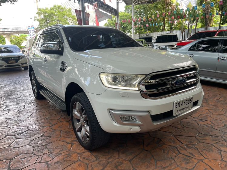 รถ Ford Everest 3.2 Titanium 4WD สี ขาว