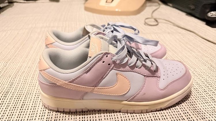 ขาย Nike Dunk Low ของแท้ 💜🩷 สีพาสเทล Lavender / Peach👟 ไซซ์: US 9W / UK 8 / EUR 42.5 / BR 40.5 / 27 CM🏷️ รหัสสินค้า: DD1503-001 (เช็กได้ที่ป้ายไซซ์ด้านใน)