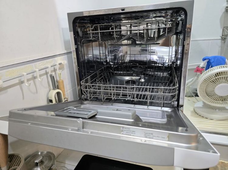 เครื่องล้างจาน Electrolux ขนาด 55 cm.  มีคู่มือการใช้งาน สภาพดีใช้งานได้ปกติ รูปที่ 3