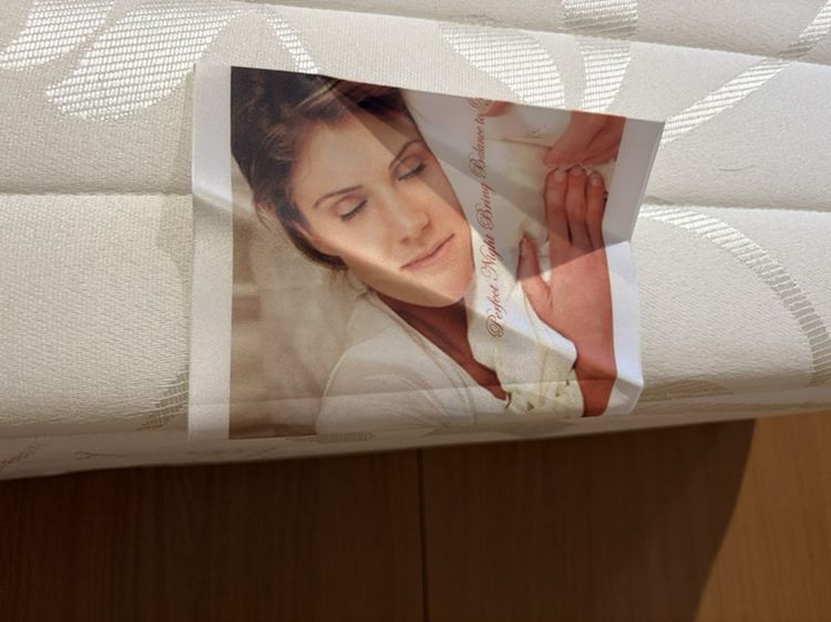 ที่นอนสปริงคุณภาพห้าง สีขาว Daisy 5ฟุต ป้องกันไรฝุ่น ใหม่มาก ซื้อมาแค่ 6 เดือน รับประกัน 10ปี รูปที่ 5