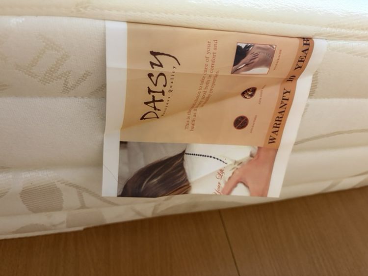 ที่นอนสปริงคุณภาพห้าง สีขาว Daisy 5ฟุต ป้องกันไรฝุ่น ใหม่มาก ซื้อมาแค่ 6 เดือน รับประกัน 10ปี รูปที่ 4