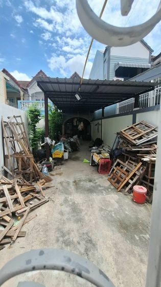 อื่นๆ ไม่มี สร้างเสร็จก่อน 2010 ขายทาวน์เฮ้าส์ 2 ชั้น 29 ตรว. พหลโยธิน 54 แยก 4