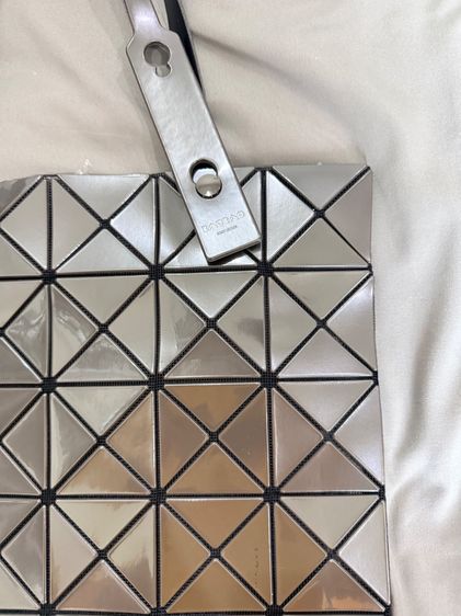 BAO BAO ISSEY MIYAKE LUCENT METALLIC 6×6 รูปที่ 7