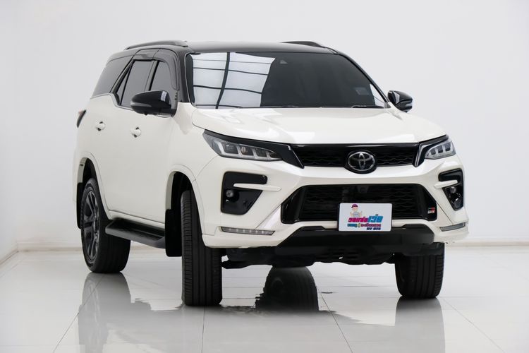 Toyota Fortuner 2021 2.8 V TRD Sportivo Black Top 4WD Utility-car ดีเซล ไม่ติดแก๊ส เกียร์อัตโนมัติ ขาว รูปที่ 4