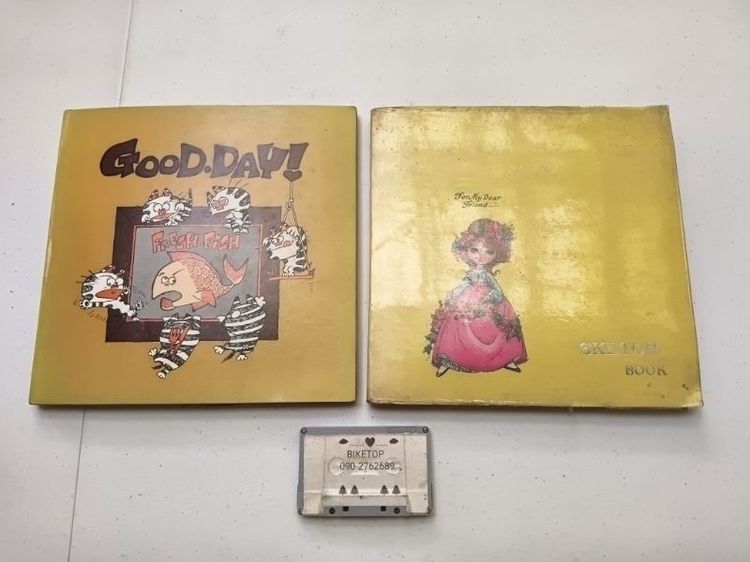 อัลบั้ม รูปเครื่องบิน และ รูปจรวด เจ้าของเดิม ตัดแปะเก็บไว้เต็มทั้งเล่มครับ เผื่อท่านใดชอบครับราคา เล่มละ 300 บาท รับทั้ง 2 เล่ม คิด 500 บาทพร้อมส่งครับสนใจสอบถามได้ครับ