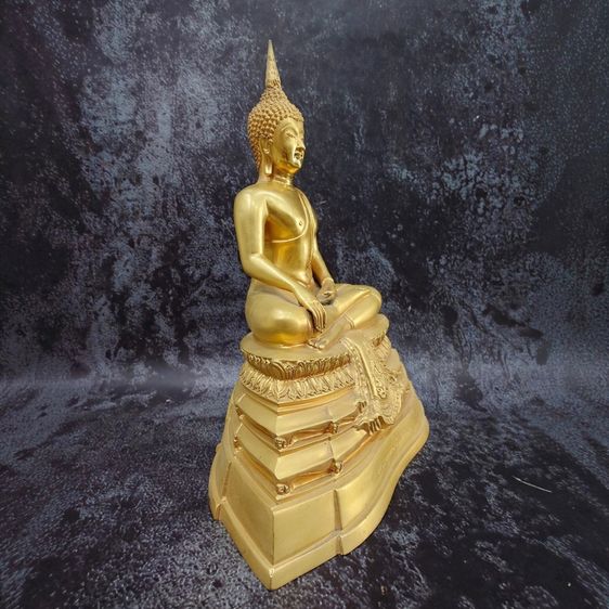 พระพุทธศิรมงคล ภปร. ขนาดบูชา หน้าตัก 5 นิ้ว เนื้อกาหลั่ยทอง ในหลวงเสด็จเททอง จัดสร้างโดยโรงพยาบาลภูมิพลอดุลยเดช ปี2524 นิยม หายาก รูปที่ 3
