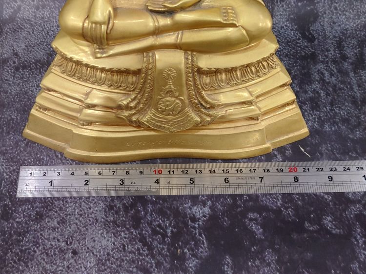 พระพุทธศิรมงคล ภปร. ขนาดบูชา หน้าตัก 5 นิ้ว เนื้อกาหลั่ยทอง ในหลวงเสด็จเททอง จัดสร้างโดยโรงพยาบาลภูมิพลอดุลยเดช ปี2524 นิยม หายาก รูปที่ 7
