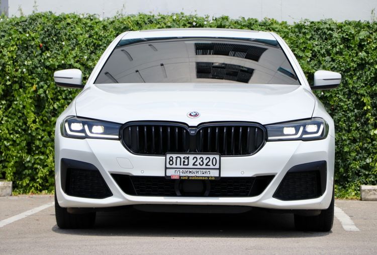 BMW Series 5 2023 530e Sedan ปลั๊กอินไฮบริด (PHEV) ไม่ติดแก๊ส เกียร์อัตโนมัติ ขาว รูปที่ 2