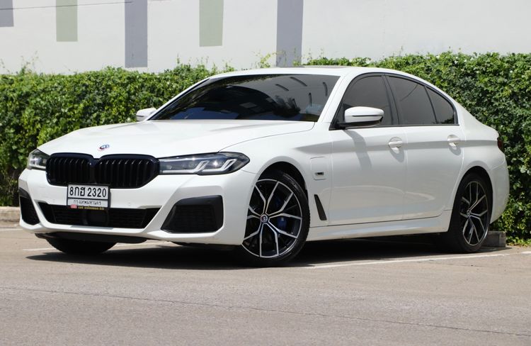 รถ BMW Series 5 530e สี ขาว