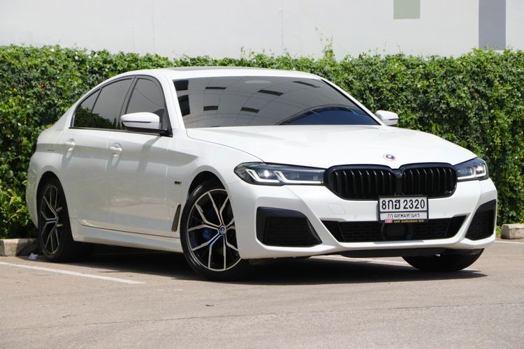 BMW Series 5 2023 530e Sedan ปลั๊กอินไฮบริด (PHEV) ไม่ติดแก๊ส เกียร์อัตโนมัติ ขาว รูปที่ 3