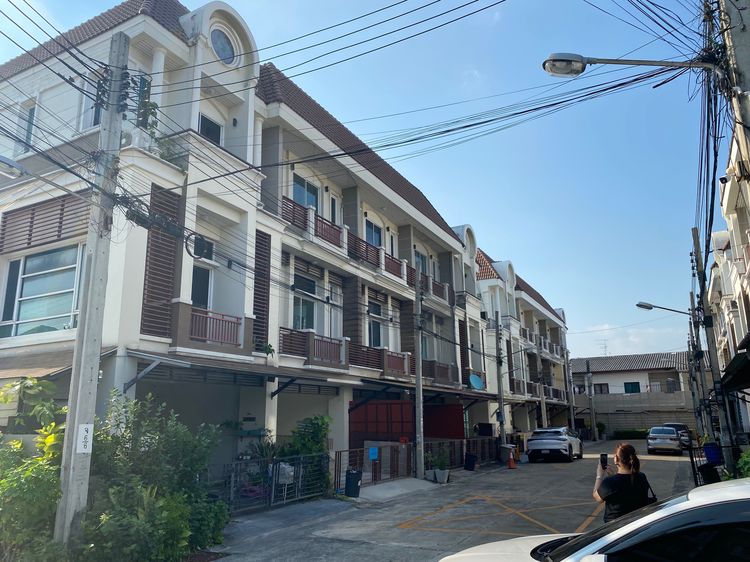 townhome 3 ชั้น ถนนโพธิ์แก้ว