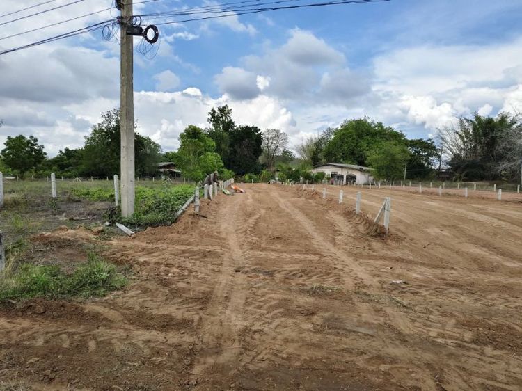 ที่ดิน60ตร.วา โฉนดครุฑแดง ติดถนนสาธารณะ น้ำ-ไฟพร้อม โฉนดพร้อมโอน