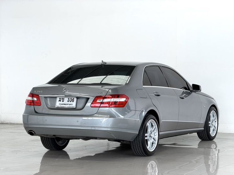 Mercedes-Benz E-Class 2010 E200 CGI Sedan เบนซิน เกียร์อัตโนมัติ เทา รูปที่ 4