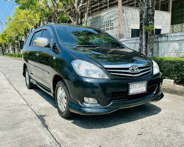 รถ Toyota Innova 2.0 V สี ดำ