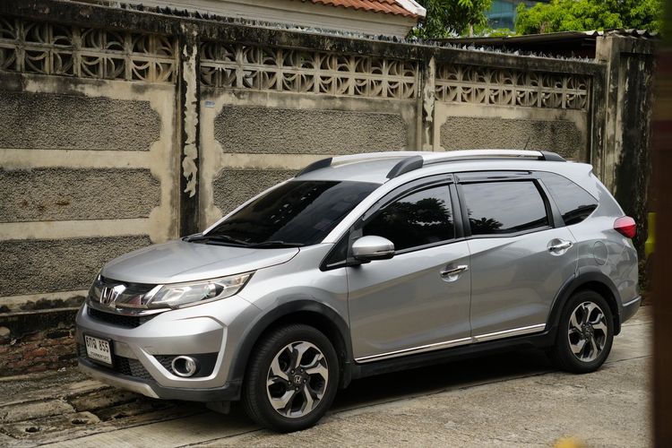 Honda BR-V 2017 1.5 SV Sedan เบนซิน ไม่ติดแก๊ส เกียร์อัตโนมัติ บรอนซ์เงิน