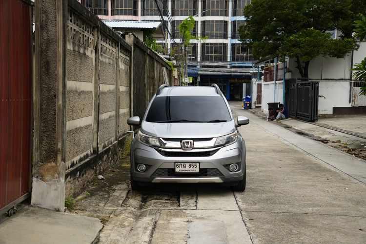 Honda BR-V 2017 1.5 SV Sedan เบนซิน ไม่ติดแก๊ส เกียร์อัตโนมัติ บรอนซ์เงิน รูปที่ 4