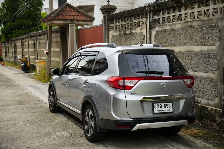 Honda BR-V 2017 1.5 SV Sedan เบนซิน ไม่ติดแก๊ส เกียร์อัตโนมัติ บรอนซ์เงิน รูปที่ 3
