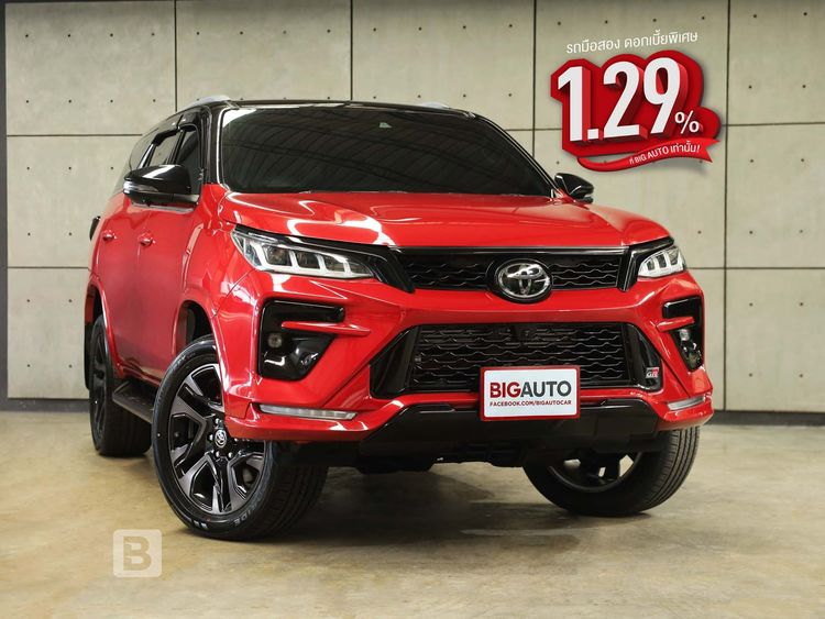 รถ Toyota Fortuner 2.8 GR Sport Black Top 4WD สี แดง