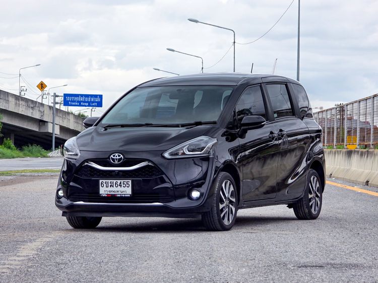 รถ Toyota Sienta 1.5 V สี ดำ