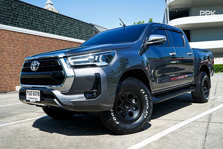 รถ Toyota Hilux Revo Double Cab 2.4 Mid Prerunner สี เทา