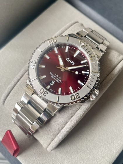 Oris Aquis Date Cherry 41.5mm รูปที่ 4
