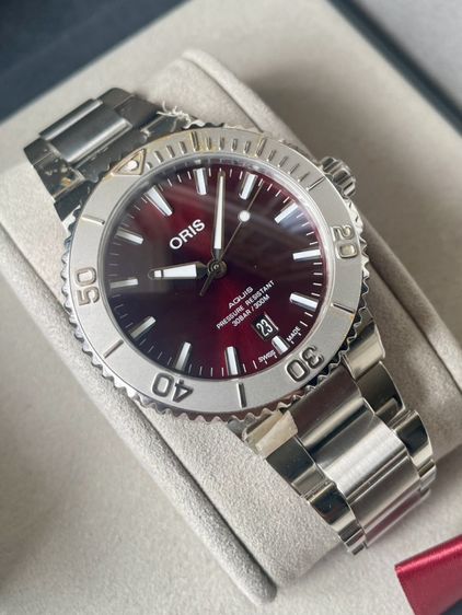 Oris Aquis Date Cherry 41.5mm รูปที่ 6