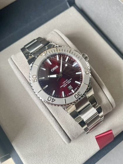 Oris Aquis Date Cherry 41.5mm รูปที่ 7