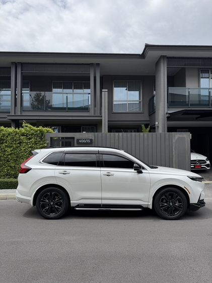 Honda CR-V 2023 2.0 eHEV RS 4WD Sedan เบนซิน เกียร์อัตโนมัติ ขาว รูปที่ 4