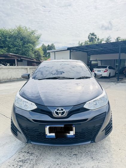 รถ Toyota Yaris ATIV 1.2 J Eco สี เทา