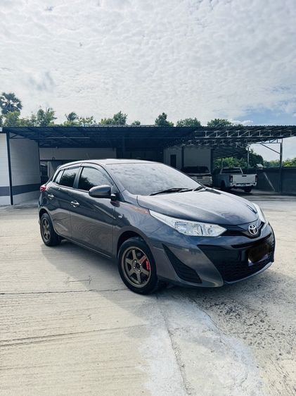 Toyota Yaris ATIV 2017 1.2 J Eco Sedan เบนซิน ไม่ติดแก๊ส เกียร์อัตโนมัติ เทา รูปที่ 2
