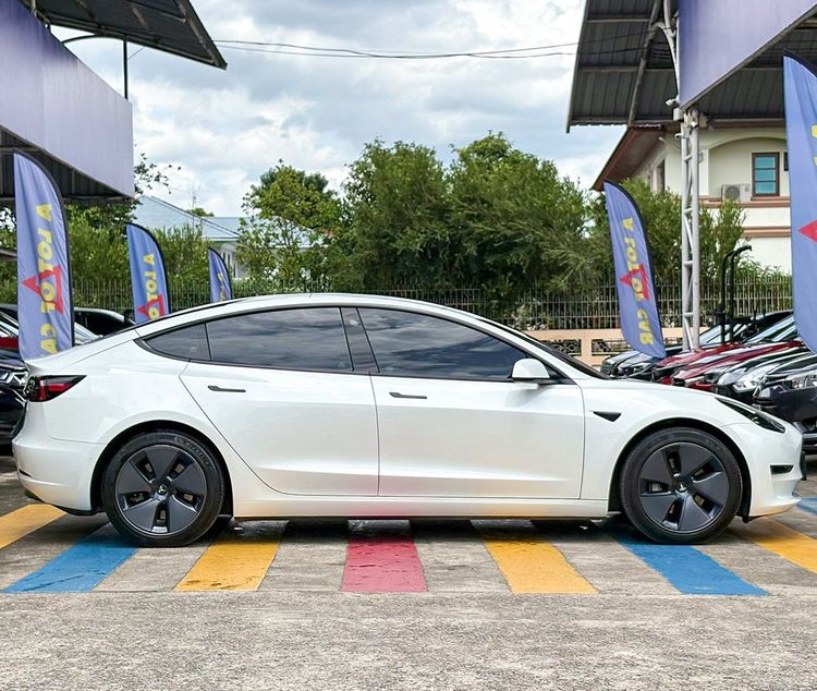 Tesla Model-3 2023 RWD (Standard Range) Sedan ไฟฟ้า ไม่ติดแก๊ส เกียร์อัตโนมัติ ขาว รูปที่ 2