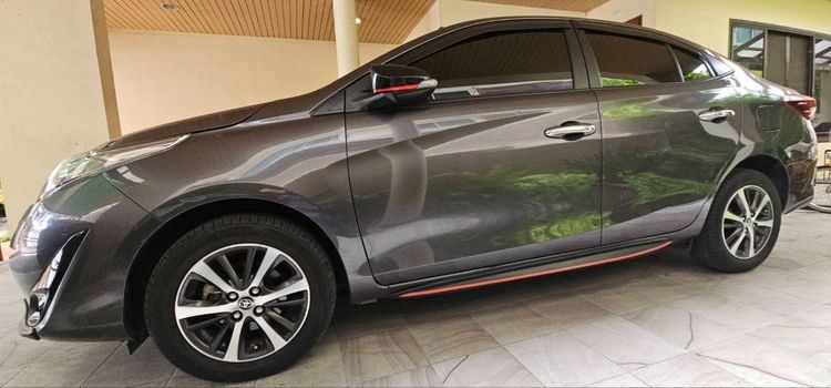 รถ Toyota Yaris ATIV 1.2 S Plus สี เทา