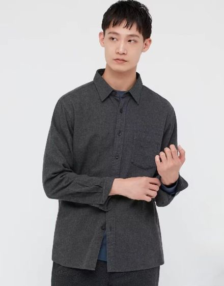 อื่นๆ M เสื้อเชิ้ตแขนยาวสีเทาดำ แบรนด์ Uniqlo‼️