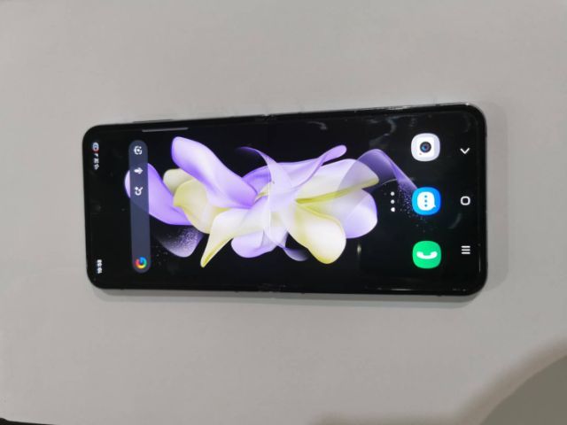 Galaxy Z Flip4 256 มือสองสีฟ้า(มีตำหนิ) รูปที่ 2