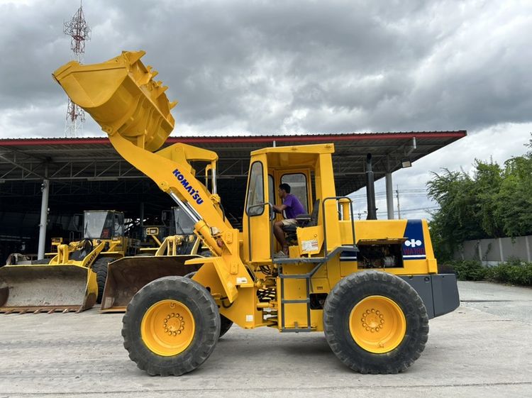 รถตักล้อยาง KOMATSU รุ่น WA180 บุ้งกี๋ 1.6 คิว รถเก่านอก