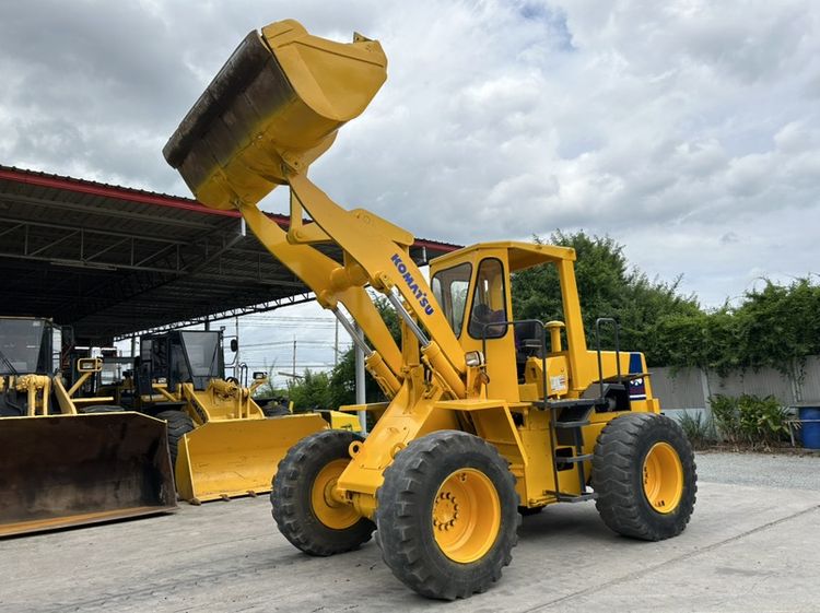 รถตักล้อยาง KOMATSU รุ่น WA180 บุ้งกี๋ 1.6 คิว รถเก่านอก รูปที่ 2