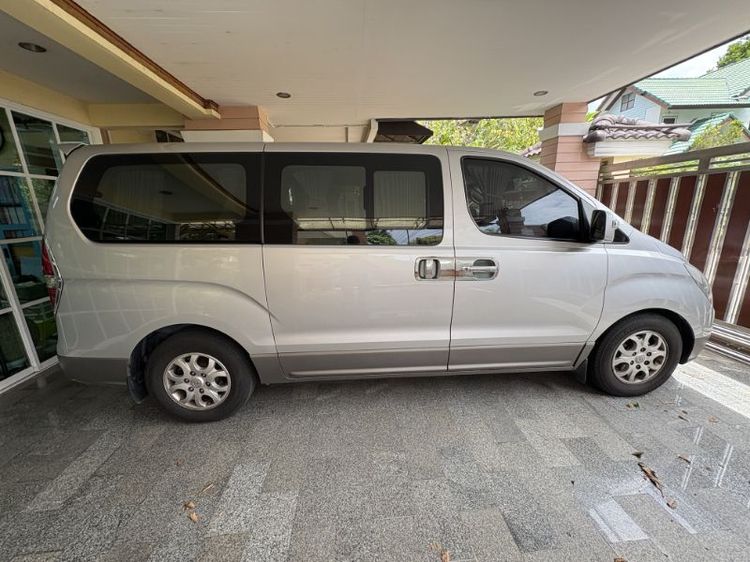 Hyundai H-1  2010 2.5 Maesto Deluxe Van ดีเซล ไม่ติดแก๊ส เกียร์อัตโนมัติ บรอนซ์เงิน รูปที่ 3