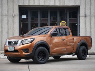 Nissan NP 300 Navara 2.5 King Cab S King Cab Pickup สีส้ม