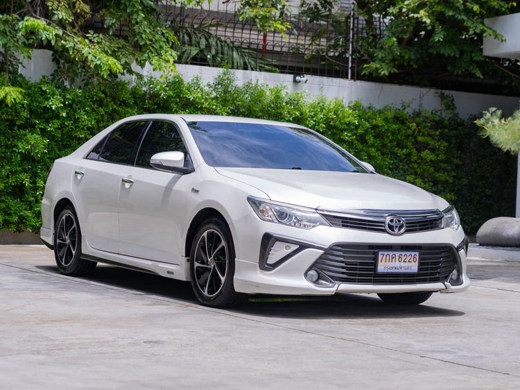 รถ Toyota Camry 2.0 G Extremo สี ขาว