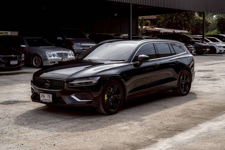 รถ Volvo V60 2.0 T8 Inscription 4WD สี ดำ