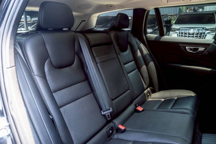 Volvo V60 2021 2.0 T8 Inscription 4WD Sedan เบนซิน ดำ รูปที่ 3