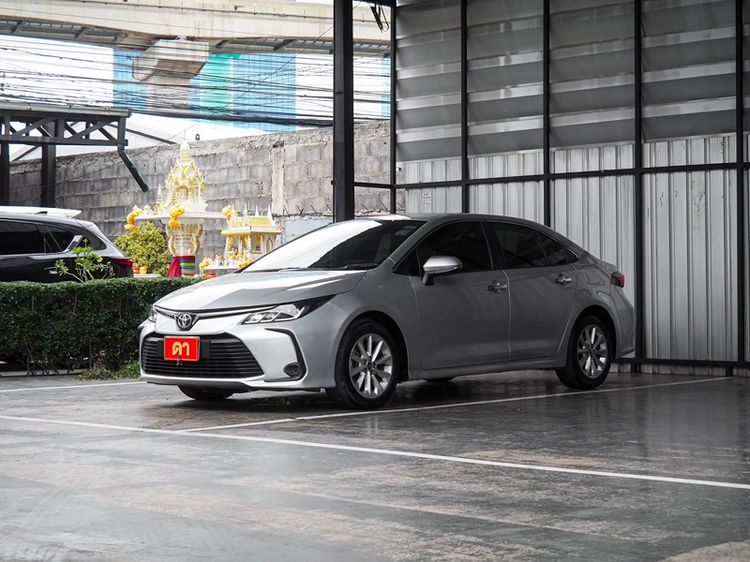 รถ Toyota Altis 1.6 G สี บรอนซ์เงิน