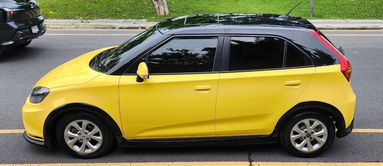 MG MG3 2015 1.5 X Limited Sedan เบนซิน เกียร์อัตโนมัติ เหลือง รูปที่ 2