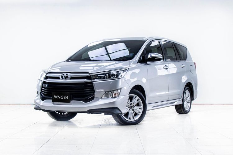 Toyota Innova 2017 2.8 Crysta V Utility-car ดีเซล ไม่ติดแก๊ส เกียร์อัตโนมัติ เทา