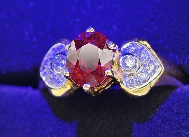Ruby ring piegeon blood 2.04 Carat