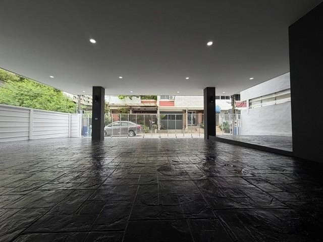 ขาย โฮมออฟฟิศ 5 ชั้น พระราม 9 ซอย 7  รวมดาดฟ้า พร้อมลิฟท์ สไตล์ Modern Luxury ใจกลางพระราม 9 หลัง Central พระราม9 เดินถึง MRT พระราม 9 รูปที่ 4