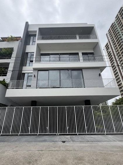 ขาย โฮมออฟฟิศ 5 ชั้น พระราม 9 ซอย 7  รวมดาดฟ้า พร้อมลิฟท์ สไตล์ Modern Luxury ใจกลางพระราม 9 หลัง Central พระราม9 เดินถึง MRT พระราม 9