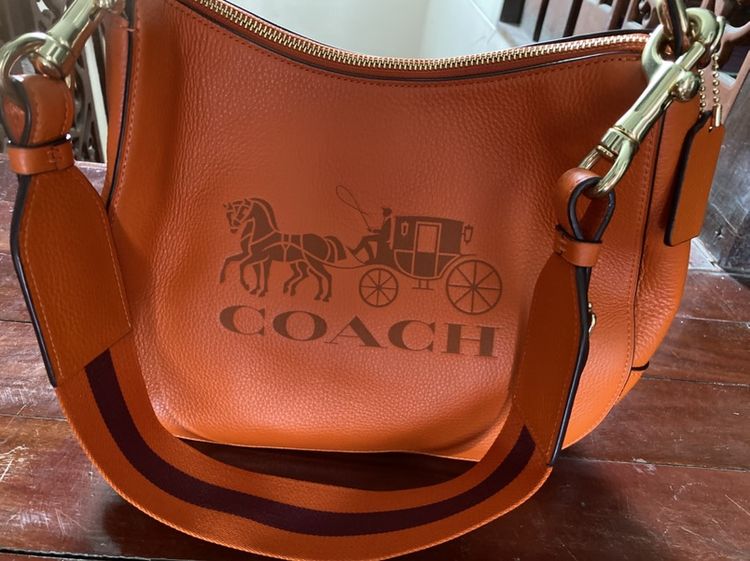 กระเป๋าหนัง coach